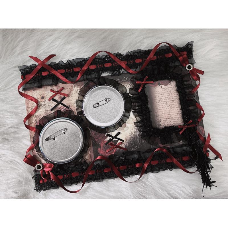 Gothic Black Red Card Holder I - Organza Ribbon Spool recension och pris