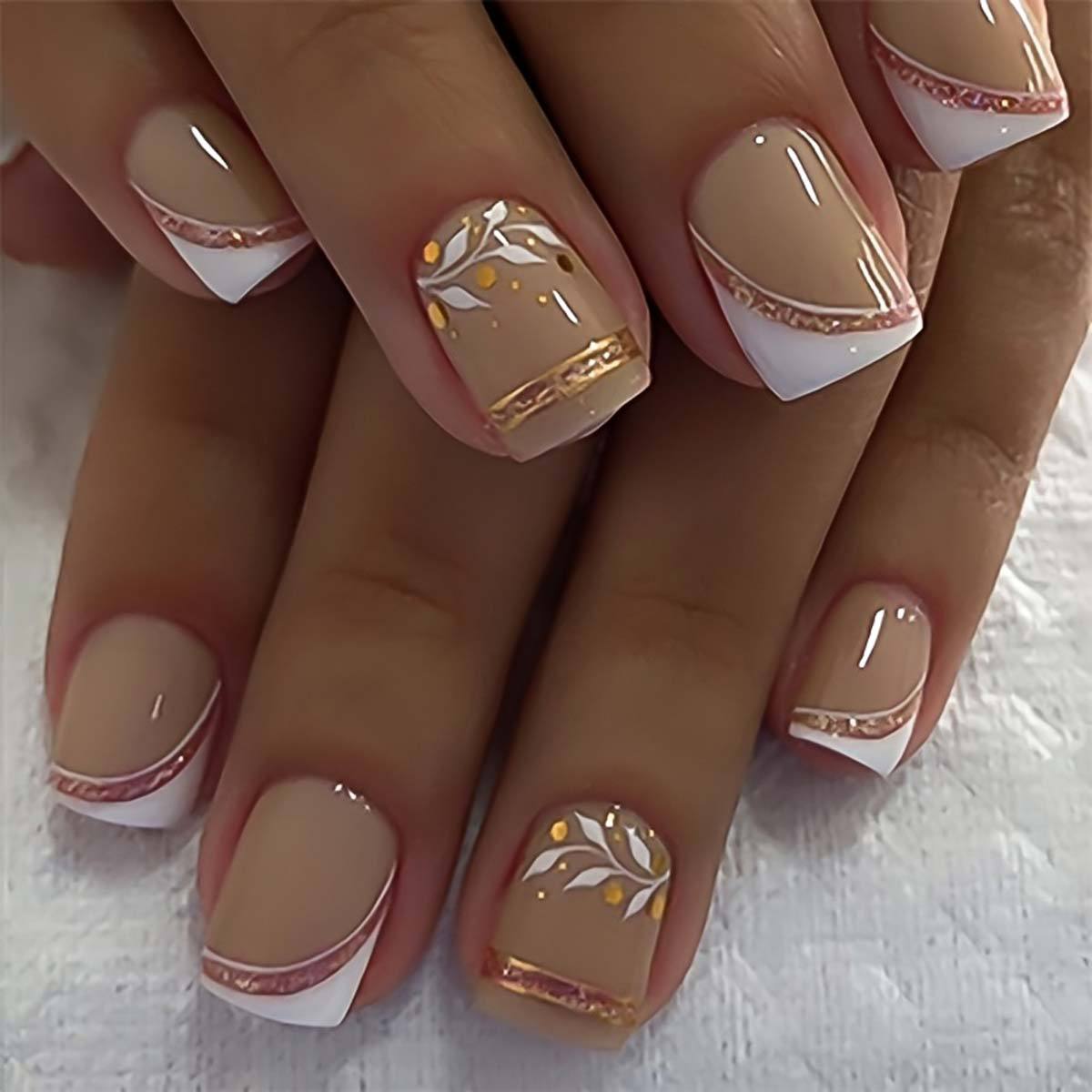 Short Square Fake Nails Golden - Embroidery Embellishments recension och pris